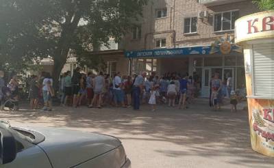 Ростовчане выстроились в огромные очереди в детских поликлиниках из-за справок для садиков - privet-rostov.ru