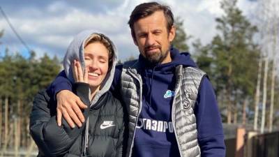 Сергей Семак - Жена Семака рассказала, как назвали внучку - 5-tv.ru