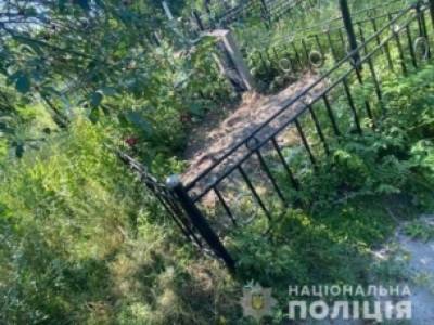 На Киевщине трое пьяных убийц спрятали труп знакомого на кладбище - golos.ua - Киевская обл. - Вышгород