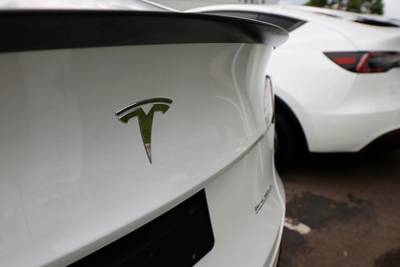 Илон Маск - Tesla установила новый рекорд - lenta.ru - США - Detroit