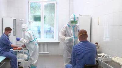 Стало известно о состоянии добровольцев, вакцинированных от COVID-19 - vesti.ru