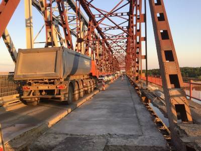 Водители час не могли решить, кто проедет первым по мосту через Вычегду - komiinform.ru - Сыктывкар