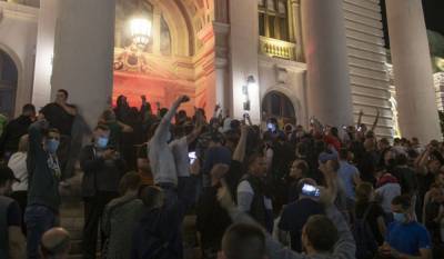Александар Вучич - Протестующие штурмовали парламент Сербии - anna-news.info - Сербия - Белград - Протесты - Парламент