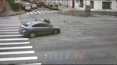 Видео: иномарка сбила мотоциклиста на улице Марата - piter.tv - Санкт-Петербург