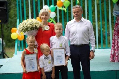 Виктор Карамышев - 16 курских семей получили награды - chr.mk.ru - Курск