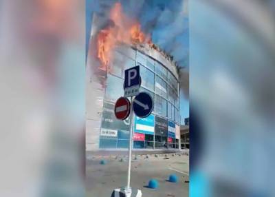 В Татарстане из-за пожара обвалилась часть фасада ТЦ - m24.ru - Москва - респ. Татарстан - Альметьевск