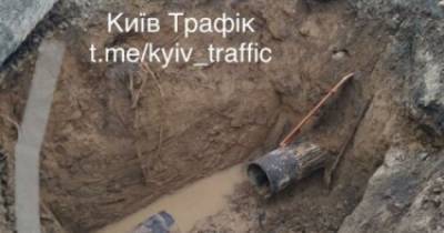 В Киеве из-за прорыва трубы затруднено движение общественного транспорта - tsn.ua - Украина - Киев