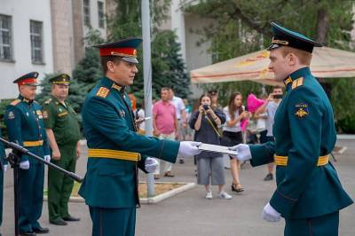 РГУПС выпустил 4026 специалистов: молодые лейтенанты получили дипломы и назначения - dontr.ru - Абакан