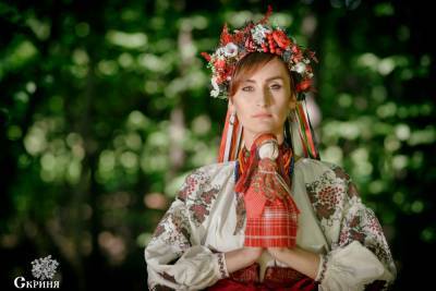 Екатерина Павленко - Солистка группы Go-A приняла участие в проекте "Скрыня", где предстала в уникальной вышиванке: яркие фото - prm.ua - Украина