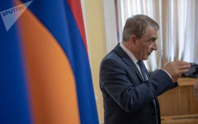 Арам Вардеванян - Арсен Бабаян - Суд отказался прекращать дело против бывшего спикера парламента Армении - ru.armeniasputnik.am - Армения - Ереван