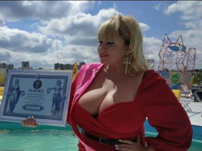 Мила Кузнецова - Украинская модель с 13-м натуральным размером груди установила рекорд - golos.ua - Украина