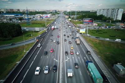 Новые правила проезда грузовиков начали действовать в трех округах Москвы - vm.ru