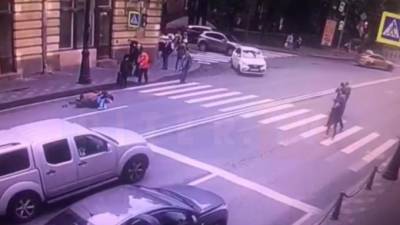 На Каменоостровском торопливый велосипедист сбил пешехода - piter.tv