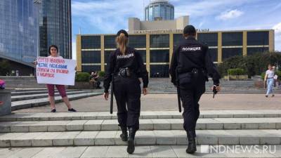 У театра драмы начались акции в поддержку Хабаровска (ФОТО) - newdaynews.ru - Екатеринбург - Хабаровск