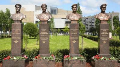 Александр Беглов - В Петербурге открыли бюсты воинам-десантникам шестой роты - piter.tv - Россия - Санкт-Петербург