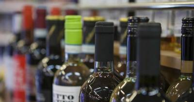 В России продажи алкоголя упали на 15% за год - klops.ru - Россия - Такск