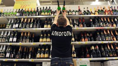 В России стали меньше покупать алкоголь - gazeta.ru - Россия - Такск