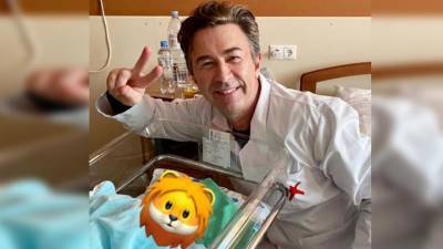 Валерий Сюткин - Со смайлом львенка на лице: 62-летний Сюткин показал новорожденного сына - vesti.ru