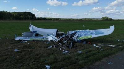 Видео: самолет разбился во время выполнения пилотажной фигуры «бочка» - 5-tv.ru - Калужская обл.