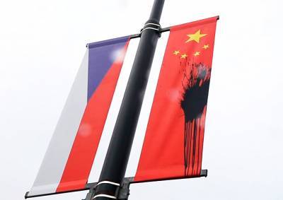 Си Цзиньпинь - Активисты обнародовали видео атаки на китайские флаги в Праге - vinegret.cz - Китай - Чехия - Прага