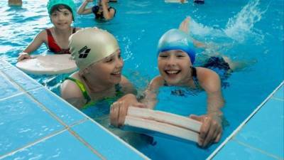 Первый в России передвижной бассейн для детей заработал в Ростовской области - 5-tv.ru - Россия - Ростовская обл.