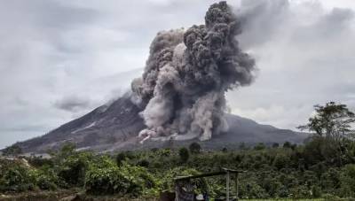 Извержение вулкана в Индонезии: столб пепла поднялся на 5 км - inform-ua.info - Индонезия