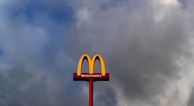 McDonald’s подает в суд на своего бывшего гендиректора - СМИ - unian.net