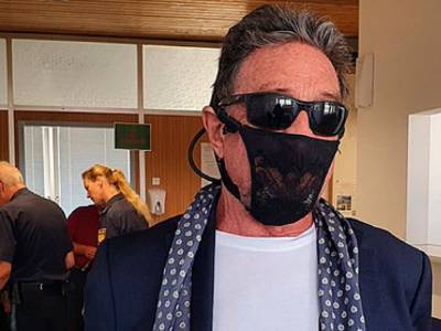 Джон Макафи - Миллионера-предпринимателя арестовали за ношение трусиков на лице вместо маски - golos.ua - Норвегия