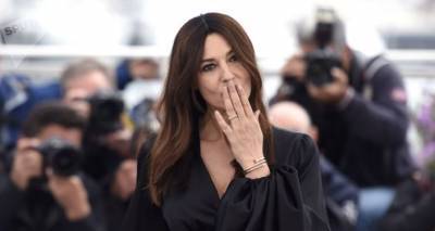 Моника Беллуччи - А она вся такая - от Dolce & Gabbana: дочь Моники Беллуччи привела в восторг новыми фото - ru.armeniasputnik.am - Армения