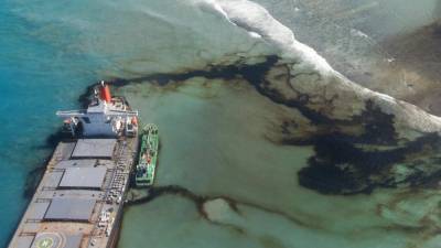 В корпусе танкера у Маврикия образовалась трещина - ru.euronews.com - Япония - Ливан - Маврикий - Бейрут