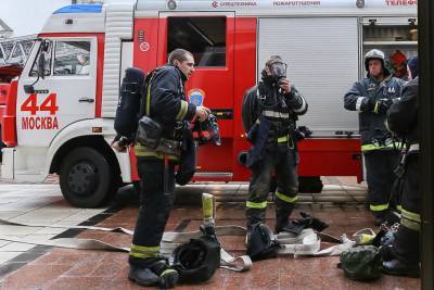 Кровля жилого дома загорелась в столичном районе Раменки - vm.ru - Москва - Россия