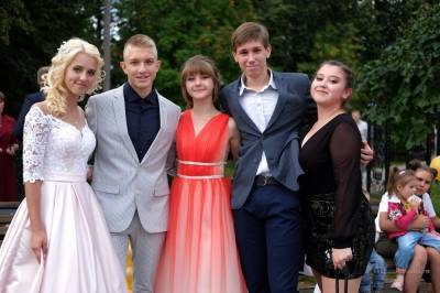 Иван Бунин - "Купила платье не зря": в Ельце прошел выпускной вечер - lipetskmedia.ru - Липецк