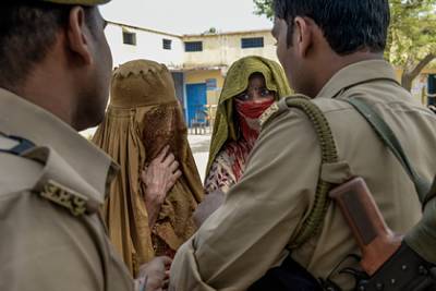 Женщину арестовали после самоубийства мужа из-за нехватки секса - lenta.ru - Индия - штат Гуджарат