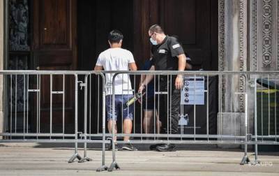Милан - Мужчина захватил в заложники охранника Миланского собора - korrespondent.net - Италия