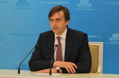 Владимир Путин - Сергей Кравцов - В Минпросвещения сообщили о начале учебного года с 1 сентября в школах с тестов - argumenti.ru - Россия - 1 Сентября