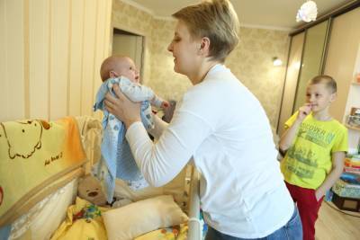 Павел Сигал - Ирина Волынец - Волынец поддержала инициативу увеличения отпуска многодетным родителям - vm.ru - Россия
