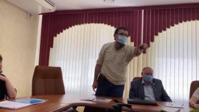 Николай Бондаренко - Александр Анидалов - Дмитрий Чернышевский - Саратовского депутата оштрафовали за мат на заседании - piter.tv - Россия