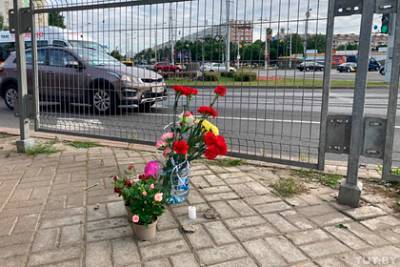 Дирк Шубель - Послы Евросоюза возложили цветы к месту гибели протестующего в Минске - lenta.ru - США - Белоруссия - Швеция - Минск