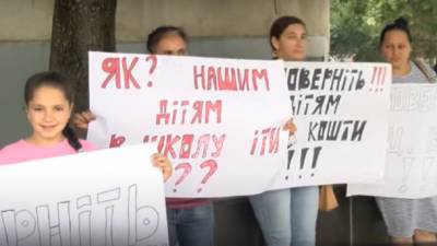 В Ужгороде ромские матери-одиночки протестовали против отмены соцвыплат (видео) - ru.espreso.tv - Украина - Ужгород