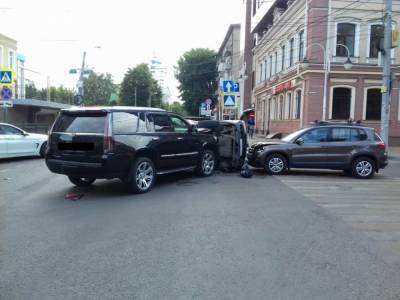 Ребёнок и девушка пострадали в ДТП с двумя авто и микроавтобусом в Воронеже - moe-online.ru - Воронеж