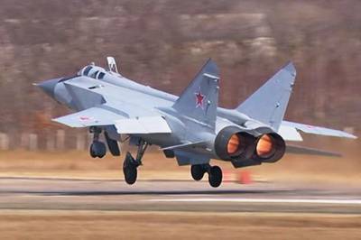 МиГ-31 был поднят в воздух из-за самолета США над Баренцевым морем - aif.ru - Россия - США