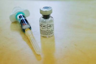 Большинство российских медиков не доверяют местной вакцине от COVID-19 – опрос - Cursorinfo: главные новости Израиля - cursorinfo.co.il - Россия - Израиль