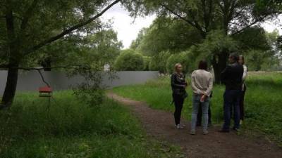 Петербуржцы борются за зеленый участок Пулковского парка, который могут застроить - piter.tv - Застройка