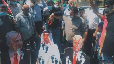 Дональд Трамп - Биньямин Нетаниягу - наследный принц Мухаммед - Палестинцы унизили принца ОАЭ в знак протеста против соглашения с Израилем - vesty.co.il - США - Израиль - Эмираты