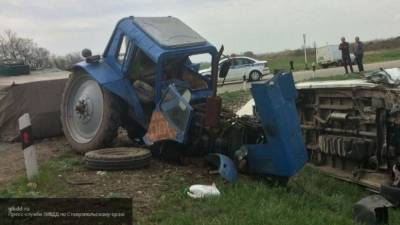 Два человека погибли в ДТП с трактором под Омском - newinform.com - Омск