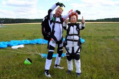70-летняя рязанка вылечила рак и впервые прыгнула с парашютом - rzn.mk.ru - район Шацкий