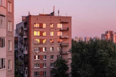 «Был в неадекватном состоянии»: новосибирец выпал с балкона 17 этажа - novos.mk.ru - Новосибирск - район Кировский, Новосибирск
