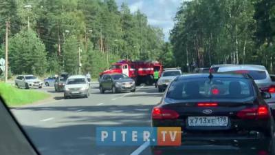 На Приморском шоссе в Зеленогорске столкнулись ВАЗ 2115 и "Мерседес" - piter.tv - Зеленогорск