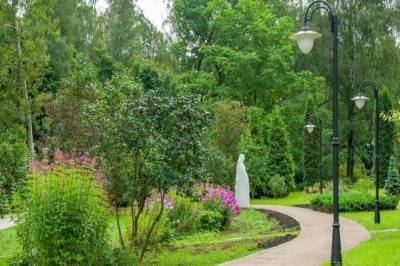 Более 300 кустарников высадили в открывшемся Сиреневом саду в «Сокольниках» - vm.ru - Москва