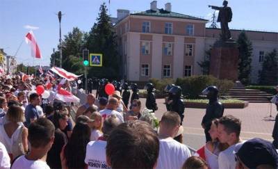 Александр Рогачук - Многотысячная толпа брестчан жестко пообщалась с мэром города - gomel.today - Белоруссия - Минск